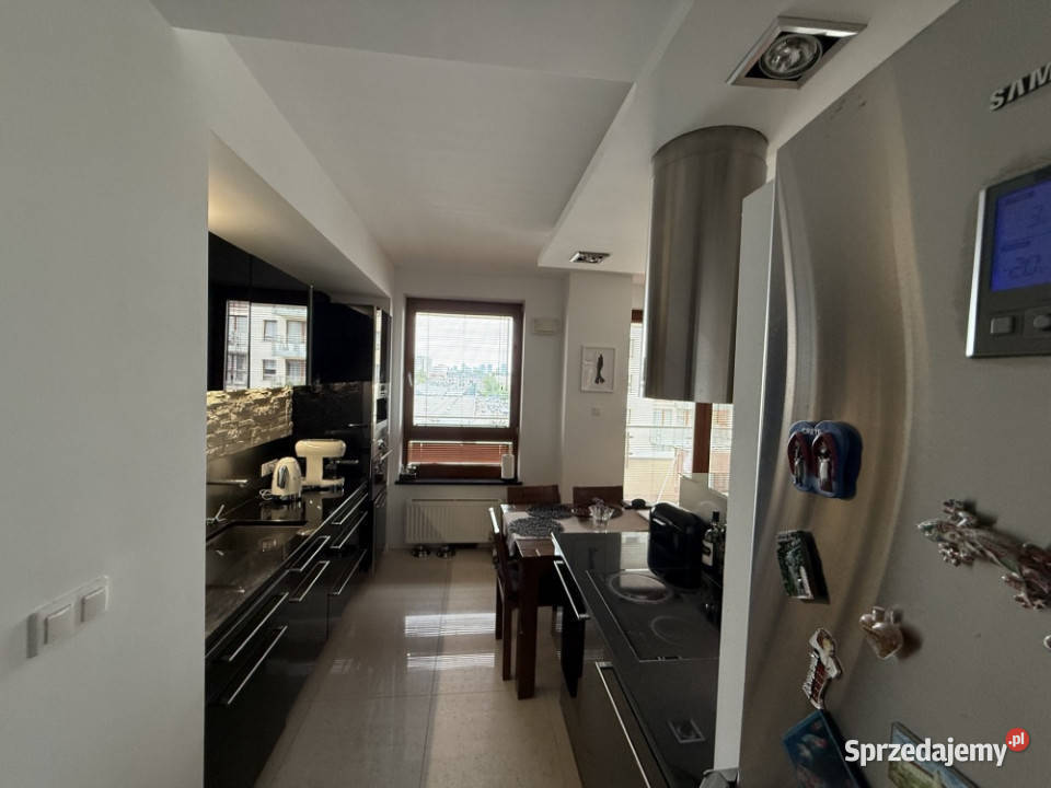 Miejsce postojowe w Metro M2 balkon Warszawa