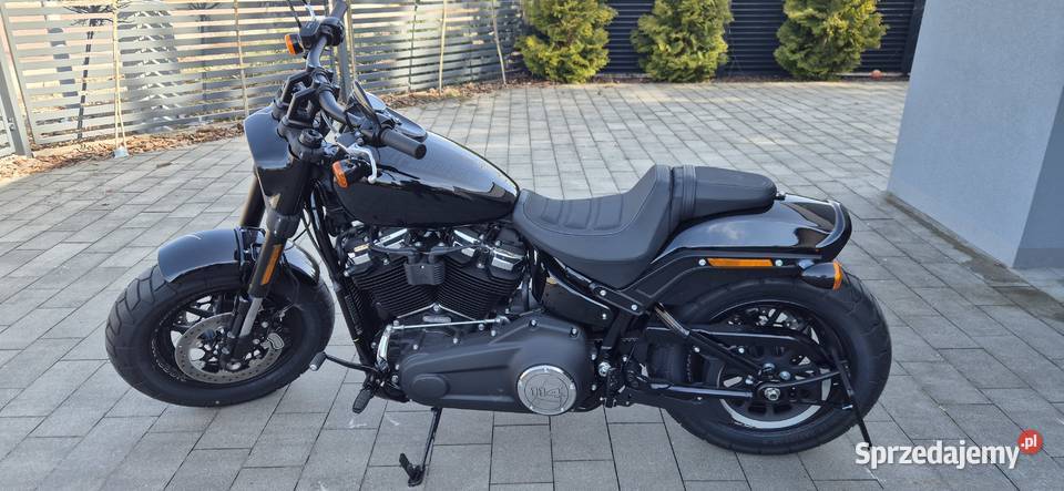 Piękny Fat Bob w salonowym stanie