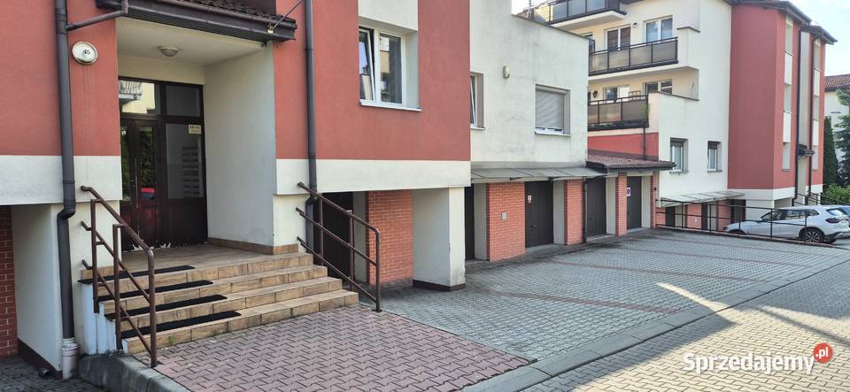 Sprzedam samodzielny duży garaż, pow 20,8m2, wysoki, bezczynszowy.