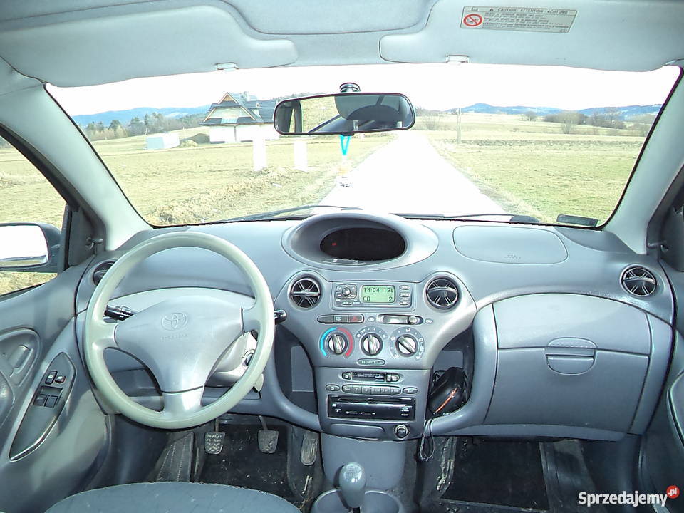 Sprzedam TOYOTA YARIS model 2000 stan idealny 1000cm3