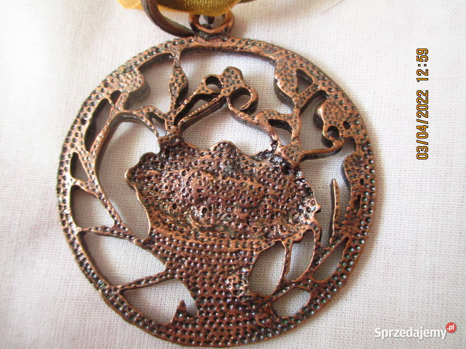 wisiorek metalowy z kwiatowym motywem Naszyjniki Warszawa