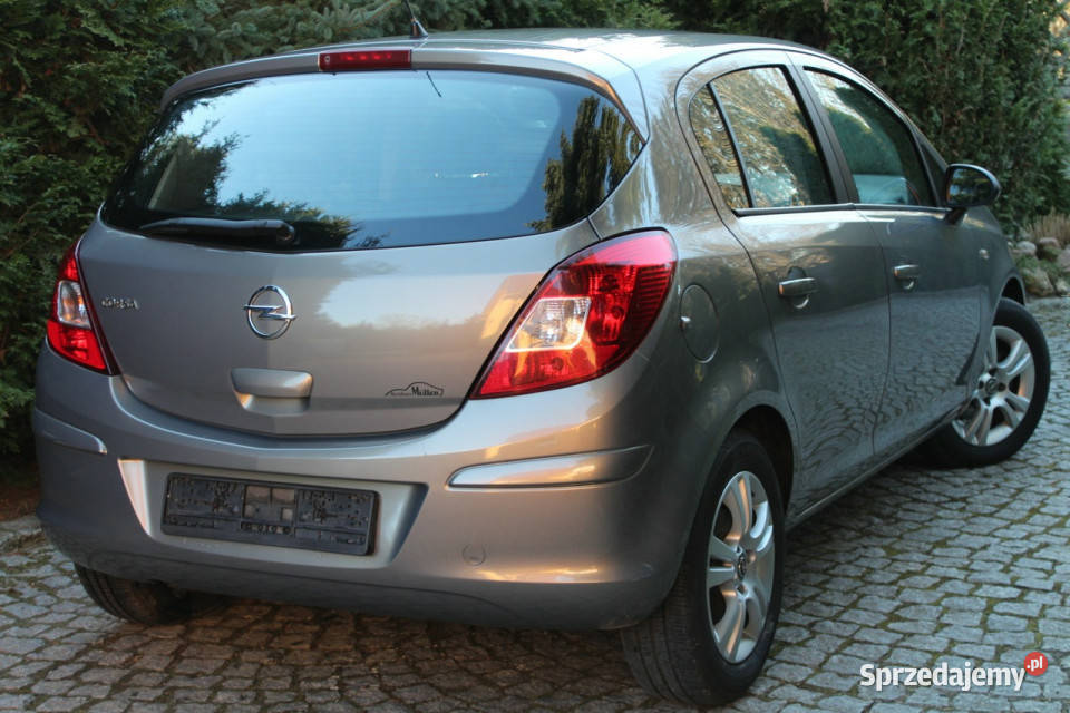 Opel Corsa Benzyna 5 drzwi Opłacony Ładny elektryczne lusterka Corsa Lubań sprzedam