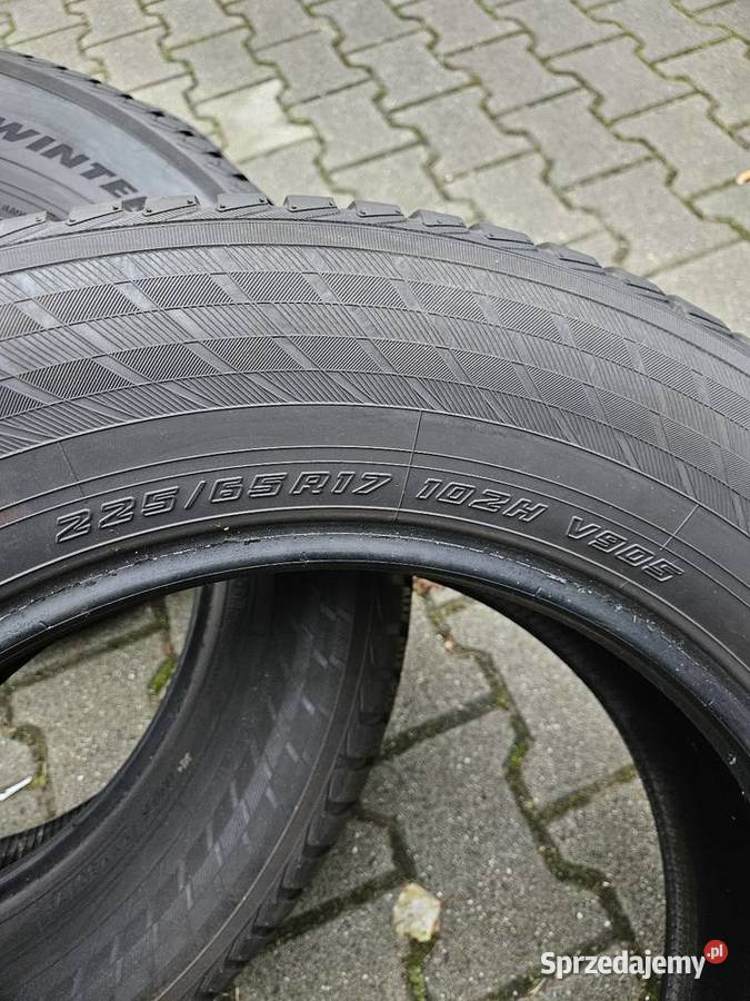 Opony zimowe 225 65 R17 65 Samochodowe sprzedam