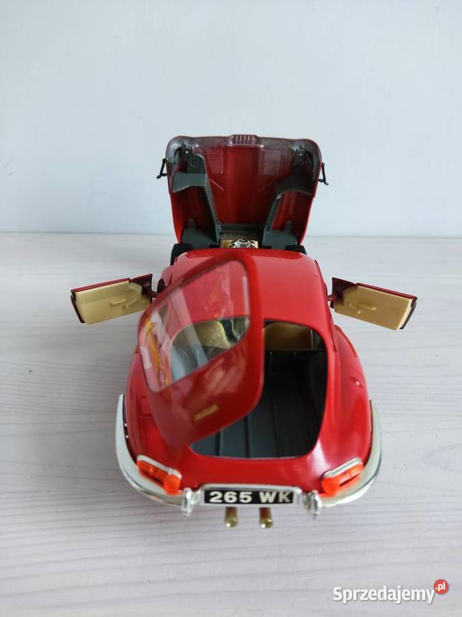Model samochodu 118 Jaguar E 1961 Bburago Głuchołazy
