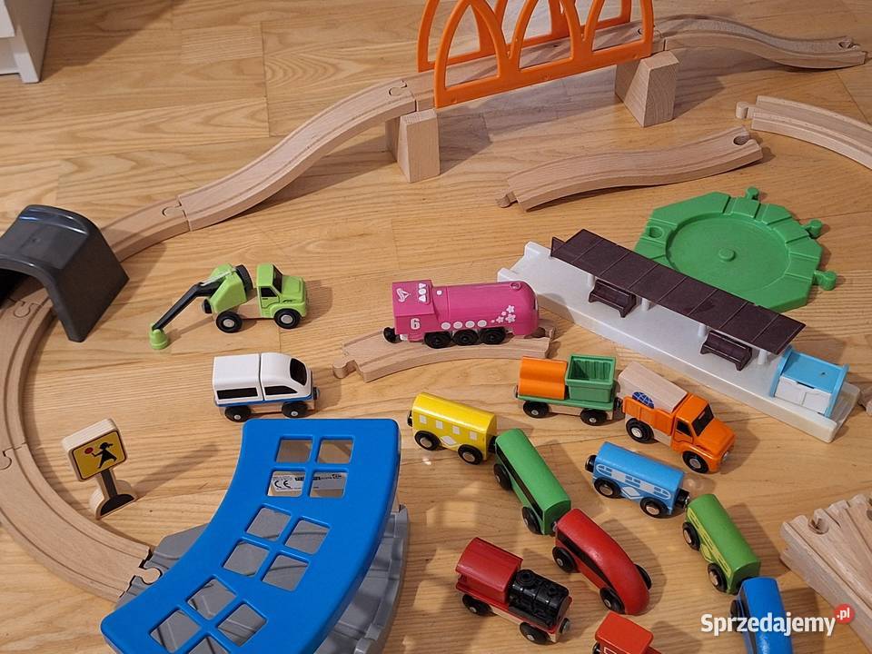 Kolejka drewniana kilka zestawów Kolejki i tory Kraków