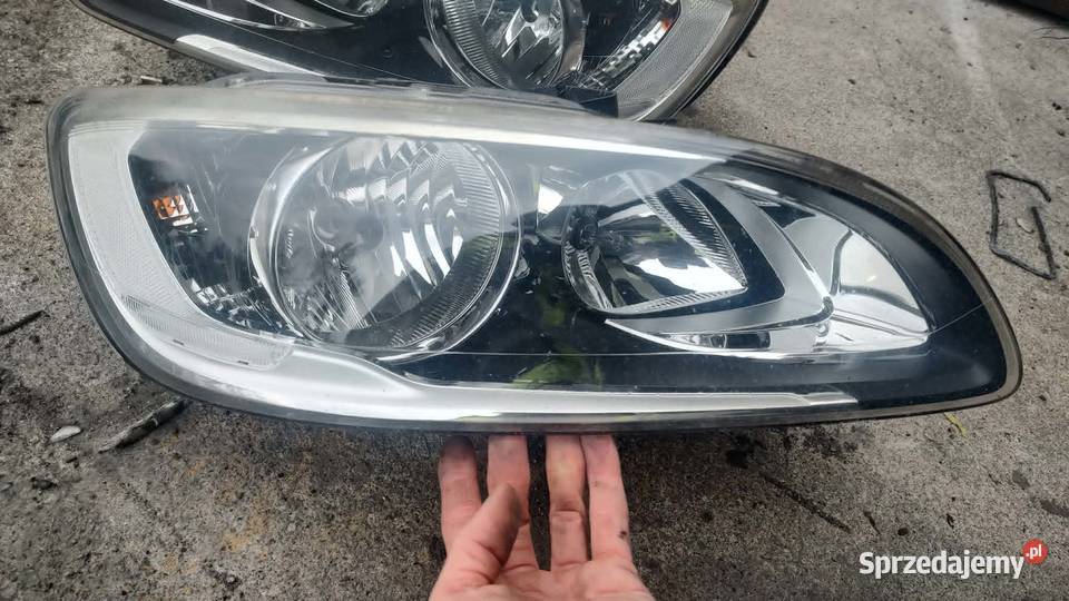 Reflektor lampa prawa przód przednia 31420272 osobowe wielkopolskie Książ Wielkopolski