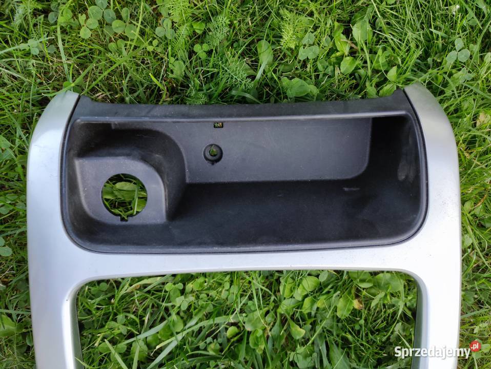 JEEP CHEROKEE LIBERTY KJ ramka osłona maskownica Chwaszczyno