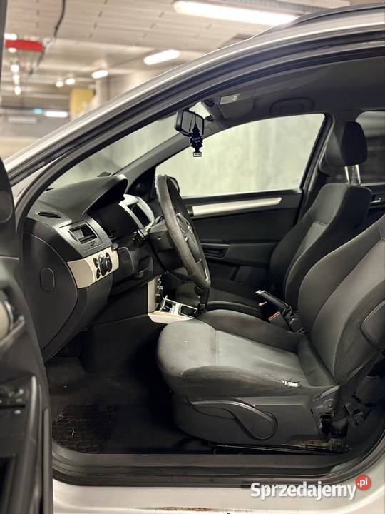 Sprzedam Opel Astra 17CDTI 2008 srebrny łódzkie Zgierz