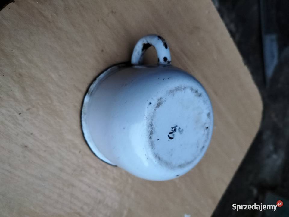 KUBEK EMALIOWANY METALOWY PRL ŻELAZNY OKAZJA Kamień-Kolonia