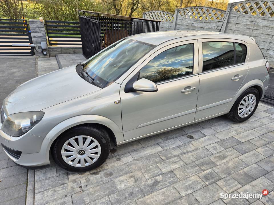 Opel Astra H 17CDTI 2006 r przebieg 271 światła przeciwmgielne