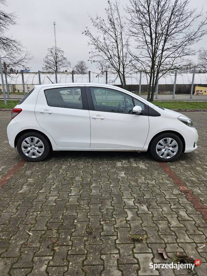 Toyota Yaris III 2013 r 10 69 VVTi LPG wersja manualna Moszczenica sprzedam