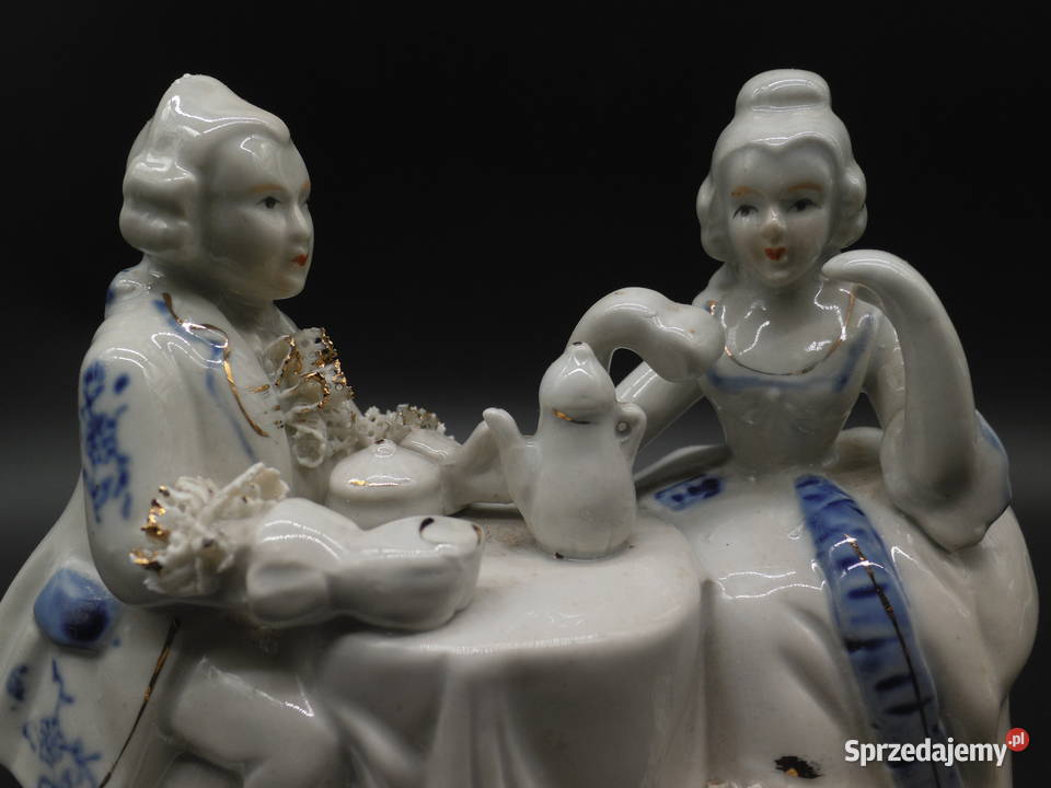 Figurka porcelanowa para dworska pijąca kawę