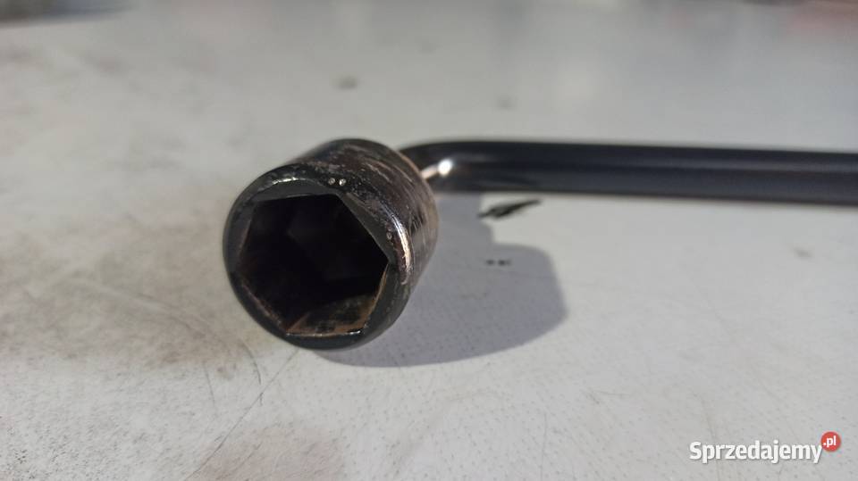 Klucz do kół na śrubę 19 mm Hyundai sprzedam