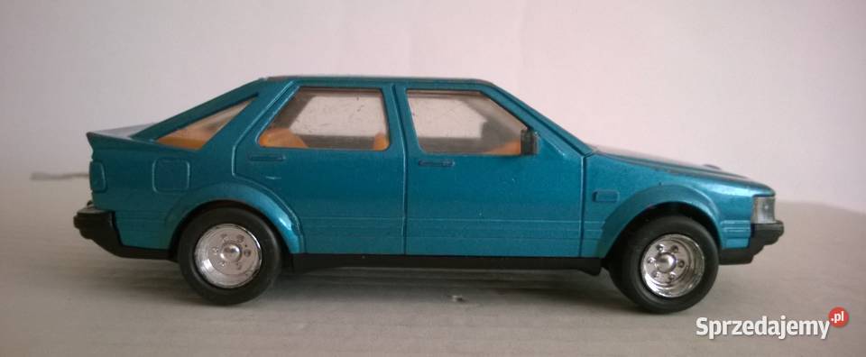 Stara Zabawka Samochód Model Saab 900 Radom
