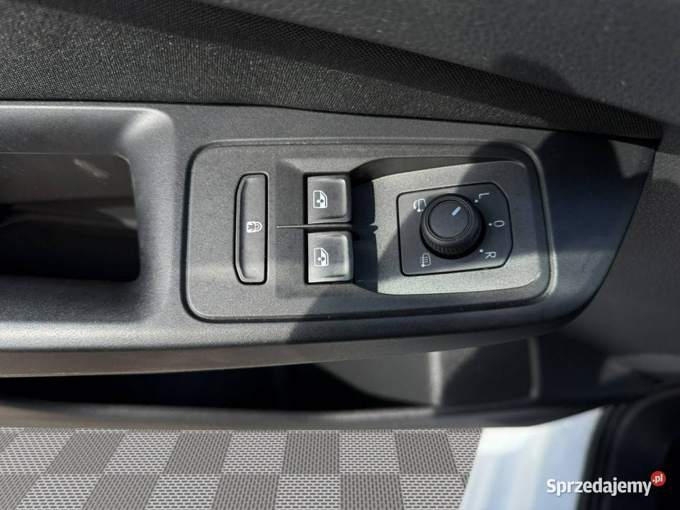 Ford Tourneo Connect KK8267820 EcoBlue Titanium Pępowo