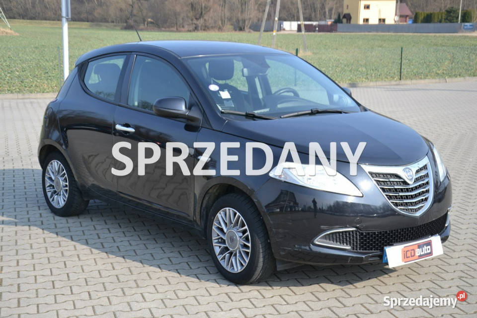 Lancia Ypsilon 12 benzynka 70 klimatyzacja fajny