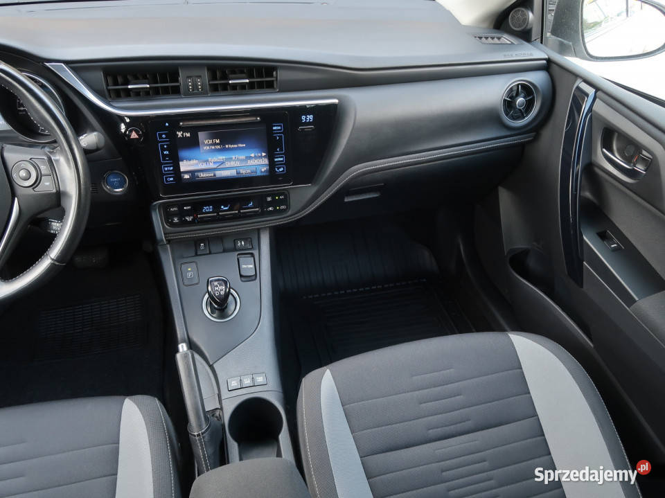 Toyota Auris Hybrid relingi dachowe Toyota Lublin