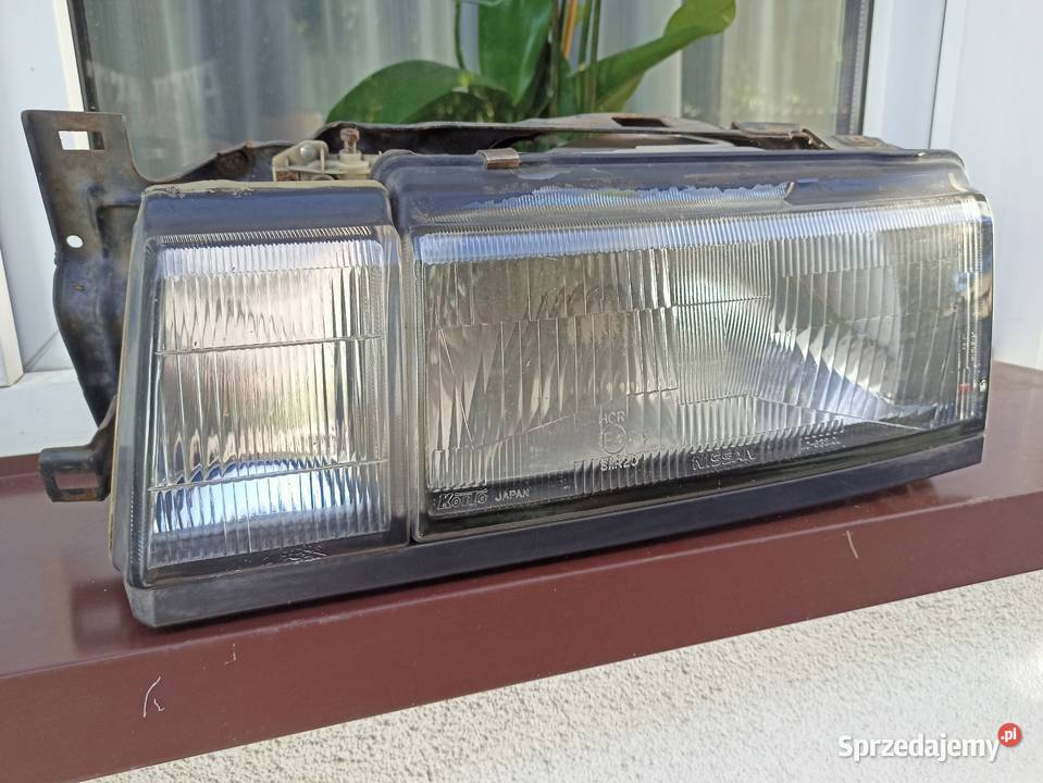Nissan Sunny B12 Coupe lampa przednia reflektor