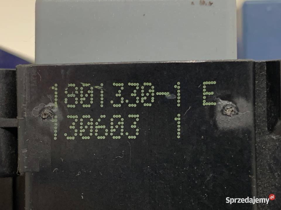 SKRZYNKA BEZPIECZNIKÓW RENAULT MEGANE III