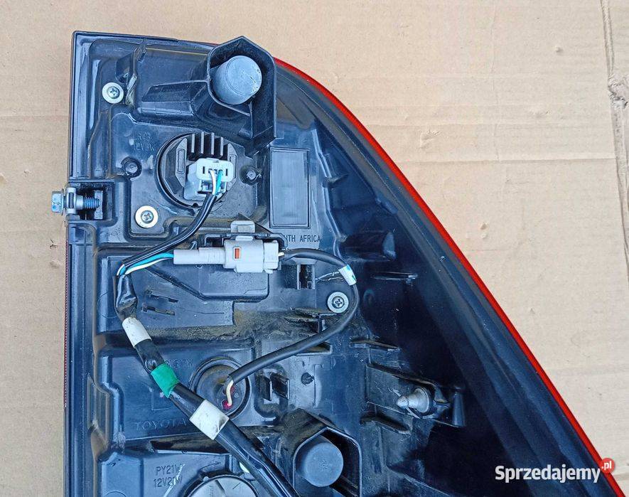 Toyota Hilux VIII Lift Led lampa tylna lewa Przeźmierowo