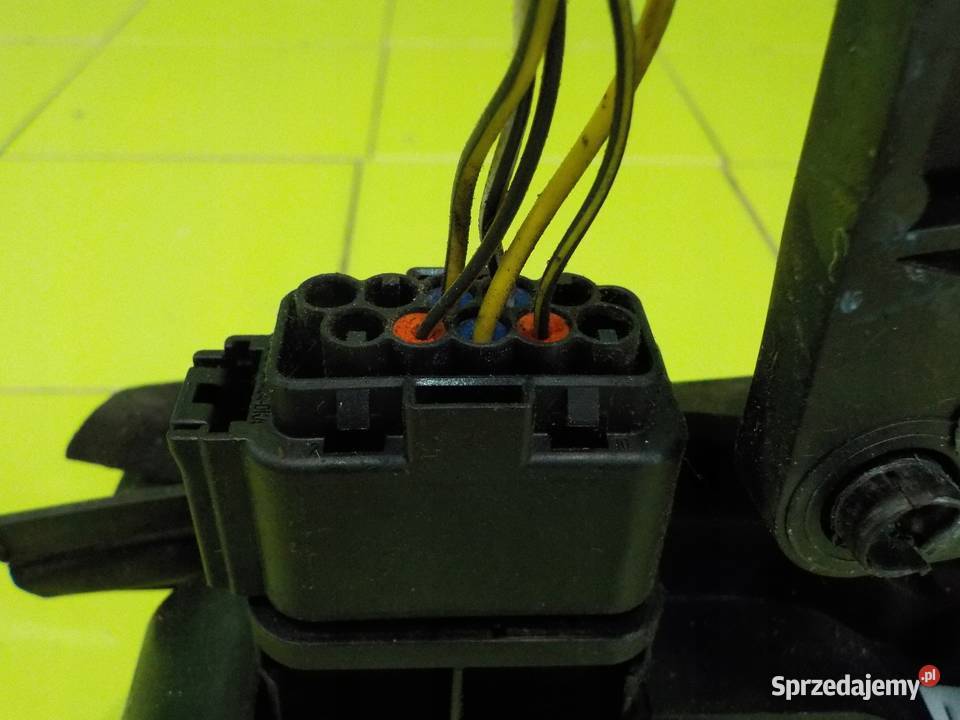 FORD KUGA MK1 20 TDCI 10r zamek drzwi prawy tyl Suków