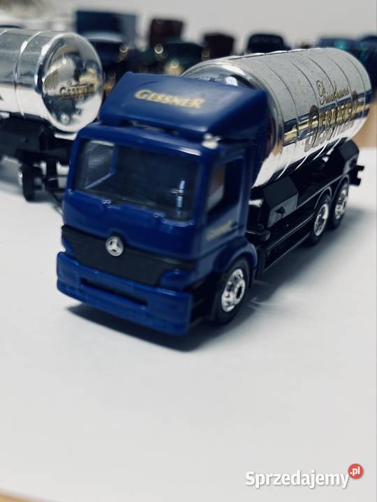 Kolekcjonerski model Mercedesa cysterna