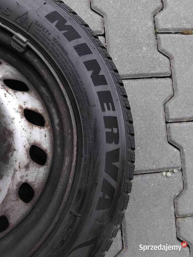 Ładne koła 13 z ładnymi oponami wielosezonowymi