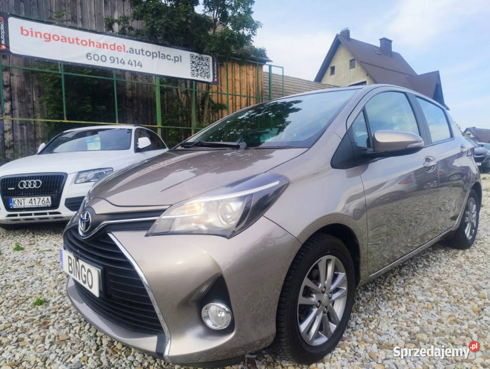 Toyota Yaris 13LiftKameraKrajowaNiski przebieg beżowy Harklowa sprzedam
