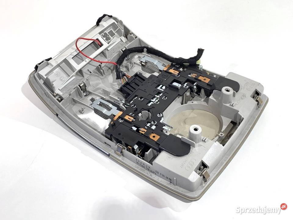 LAMPA SUFITOWA AUDI A4 B6 8E0947135A