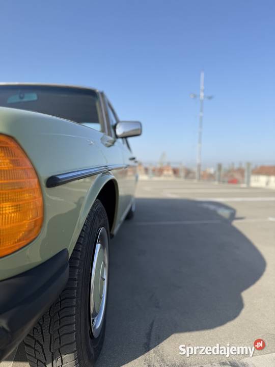 Piękny klasyczny mercedes Straszyn