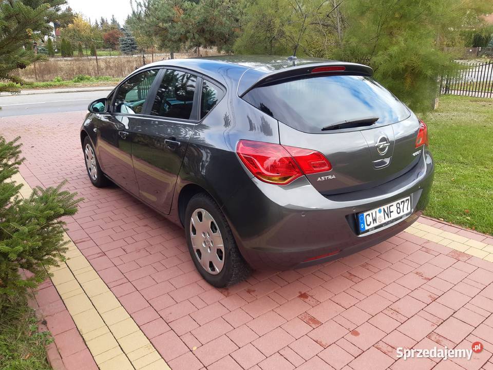 Opel Astra J 14 ecoflex 99282 Bogate Wyposażenie 100KM Ożarów