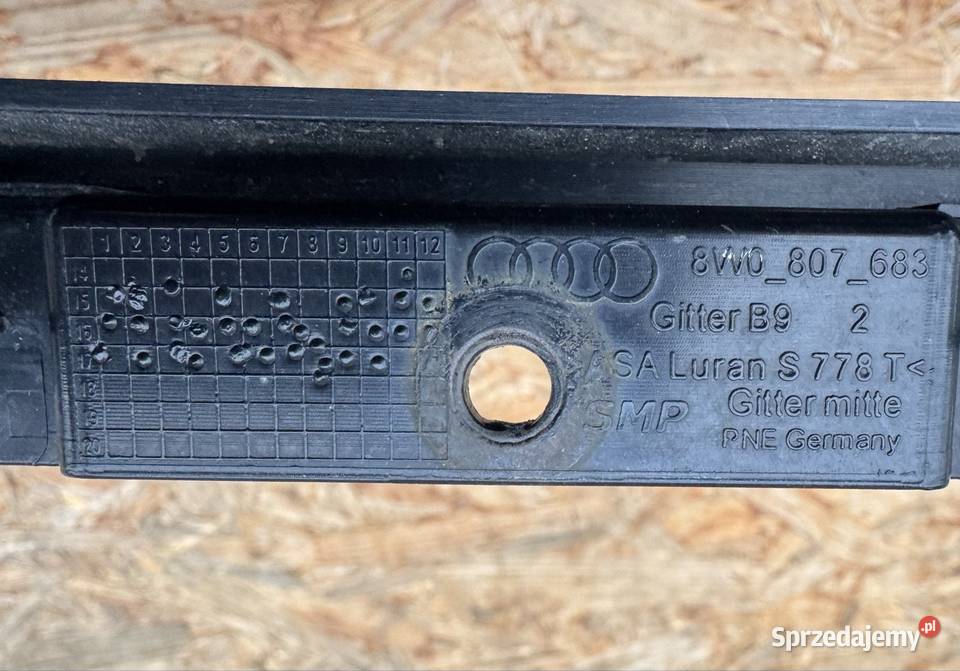 Środkowa kratka zderzaka przód Audi a4 b9 1619 osobowe Sieraków sprzedam