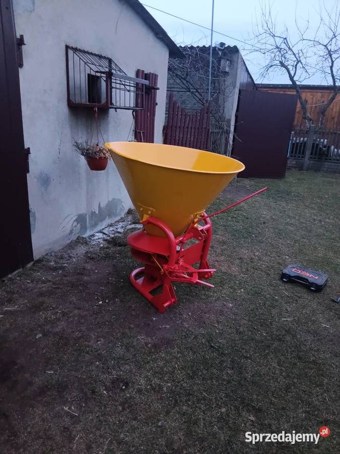 Rozsiewacz nawozu lejek nieuszkodzony Rząśnia sprzedam