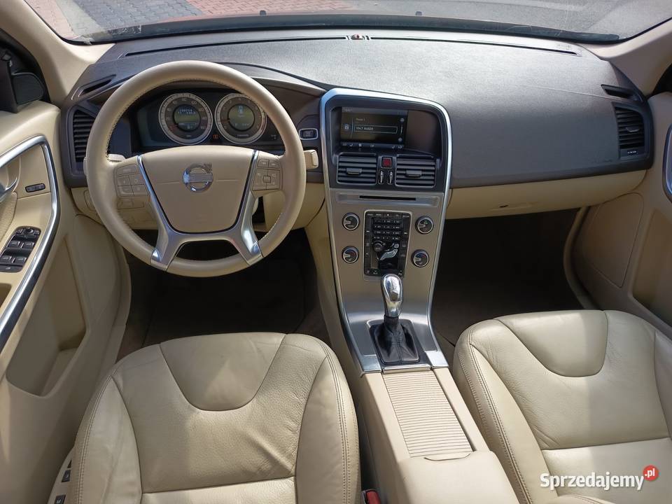 Ładne volvo xc60 32 benzyna 4x4 zarejestrowany Samochody osobowe Sieradz