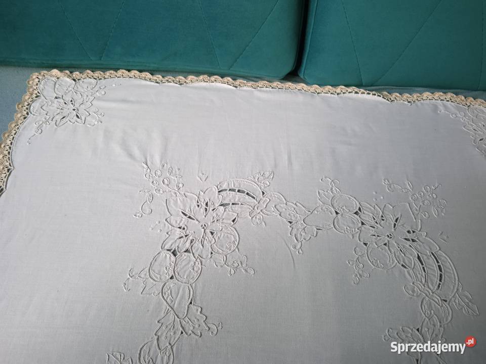 HAFTOWANA SERWETA STOŁOWA W KWADRACIE Piła