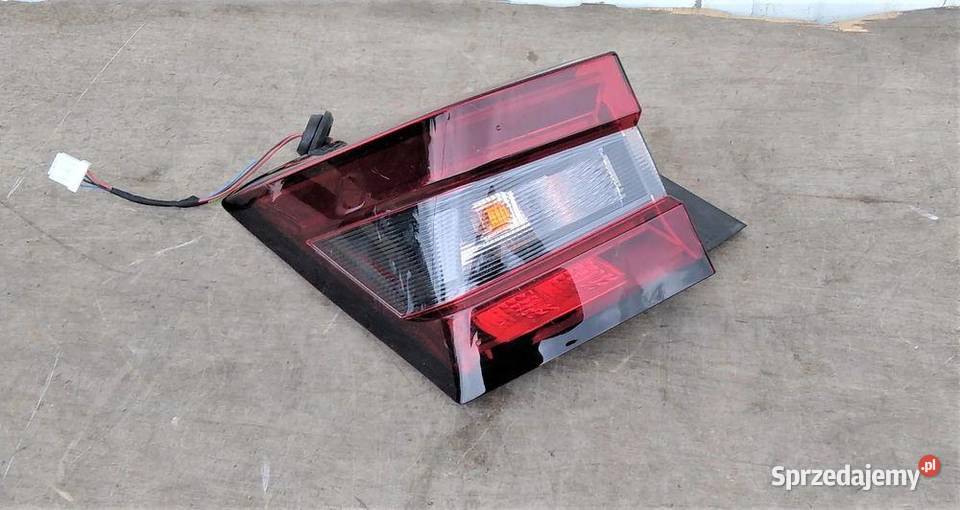NISSAN JUKE F16 LAMPA LEWA TYŁ osobowe