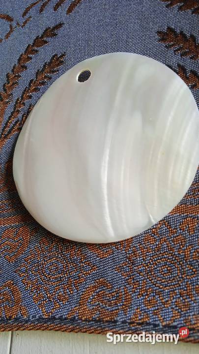 OKAZAŁY MEDALION Z PERŁY MUSZLI DO NASZYJNIKA Piła sprzedam