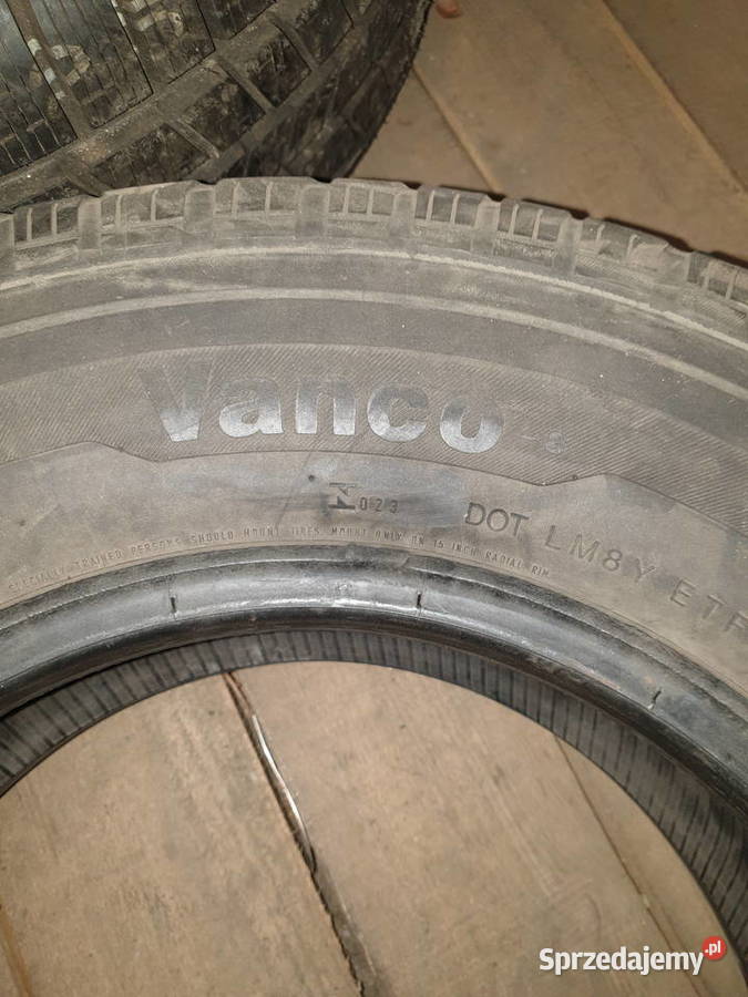 Opona Continental Vanco8 22570R15C Samochodowe