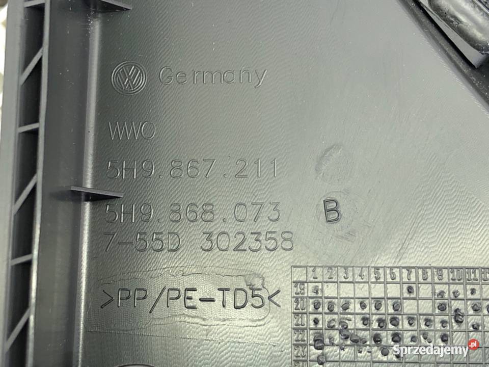 BOCZEK DRZWI LEWY TYŁ VW GOLF VIII Kombi