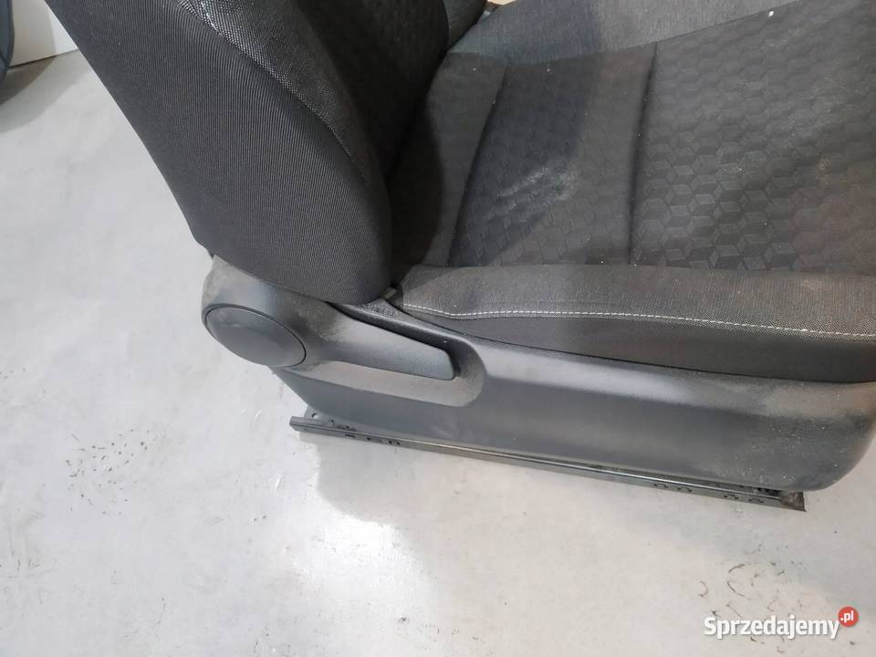 FOTELE KANAPA BOCZKI KOMPLET EU 5D Toyota Yaris sprzedam