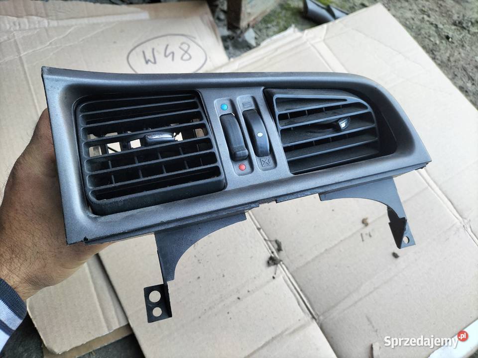 NISSAN PRIMERA P11 LIFT ŚRODKOWA KRATKA NAWIEWU osobowe Kamień-Kolonia