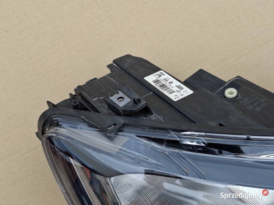 CITROEN BERLINGO IV 4 REFLEKTOR PRAWY LAMPA