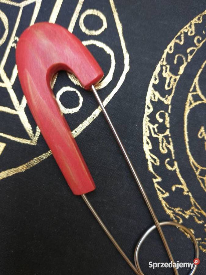 Czerwona agrafa broszka drewno rękodzieło Łódź