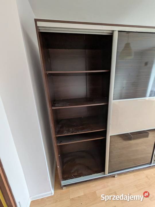 Używana szafa z widocznymi śladami użytkowania Wrocław