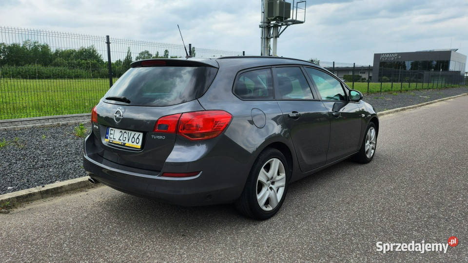 Opel Astra J 2011r 14 turbo 140 LPG Klima Hak 140KM