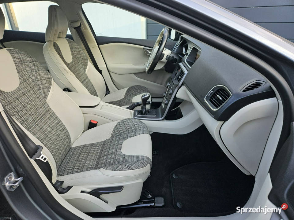 Volvo V40 20 120 2019r LED super wnętrze NAVI Gdynia