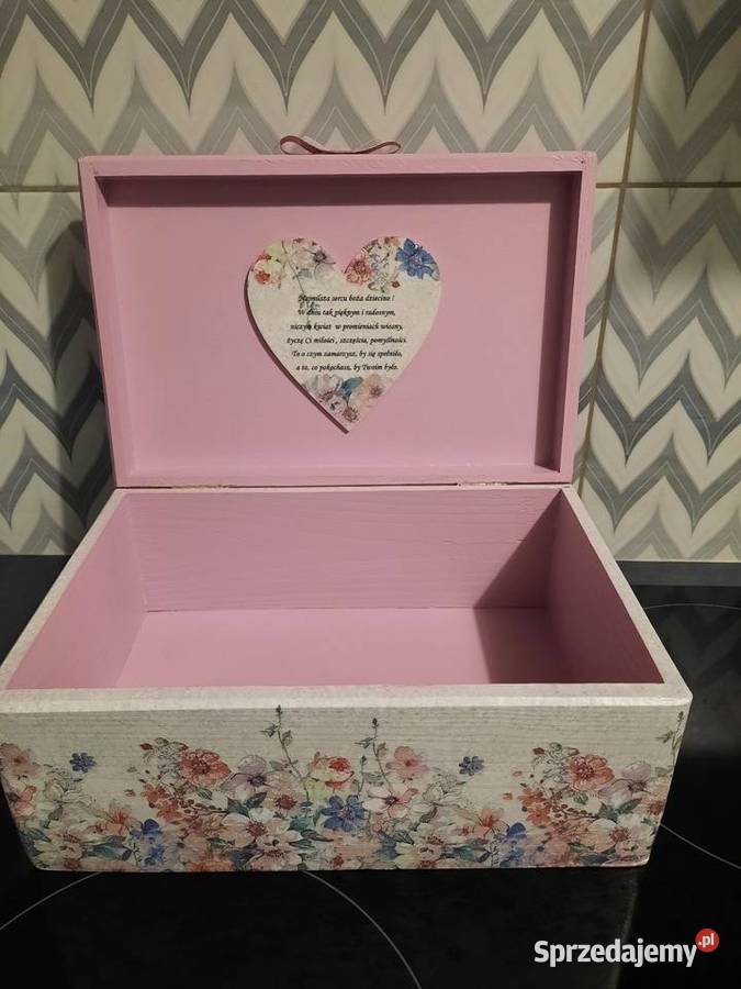 Kuferek kwiatowy z motylem różowy z imieniem Pokój dziecięcy Kędzierzyn-Koźle