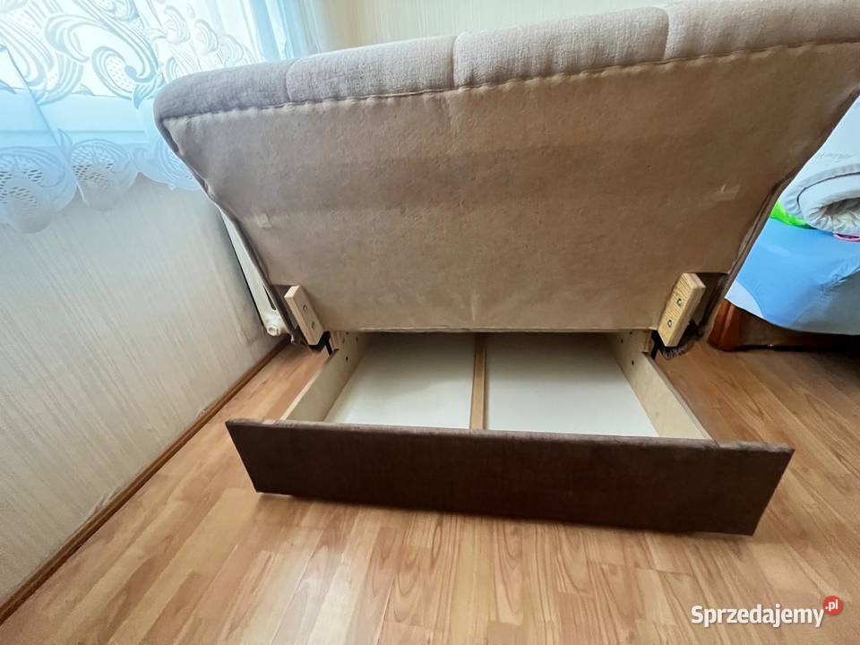 Sofa dwuosobowa z funkcją spania i pojemnikiem 138cm Sofy i kanapy Wałbrzych