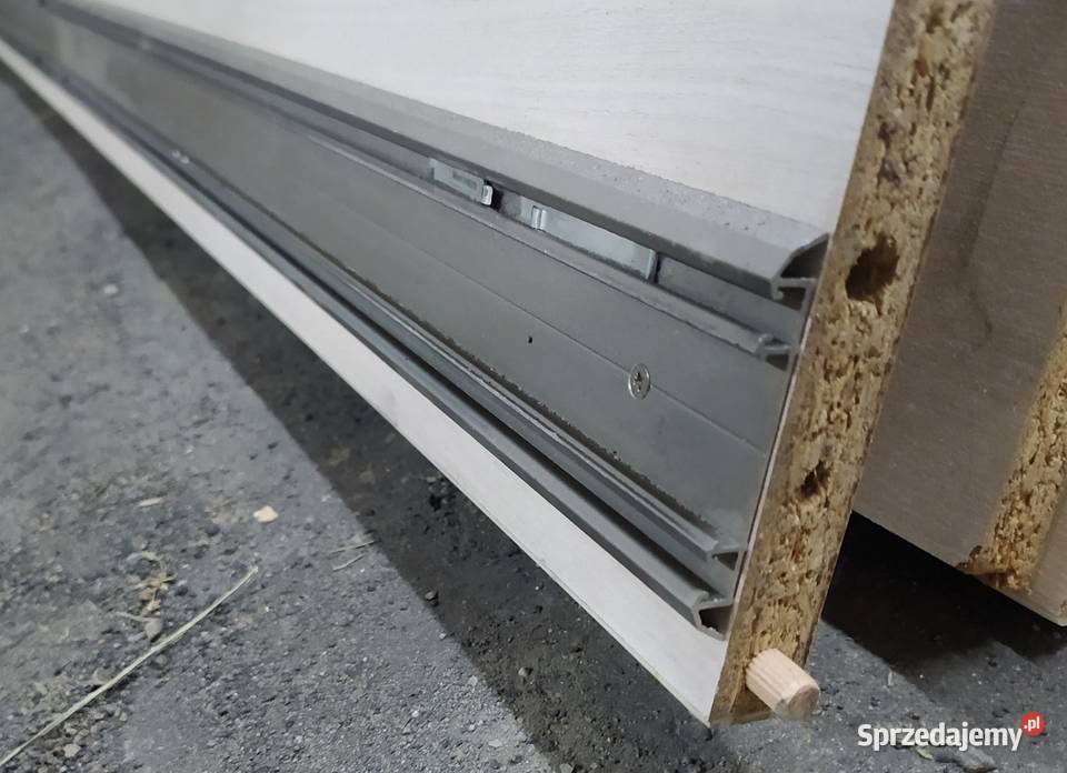 Szafa przesuwna 3 drzwiowa 25 m Bełżyce