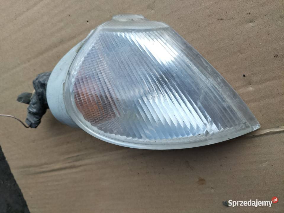 KIERUNKOWSKAZ PRAWY LAGUNA 1 6R015038 osobowe Części samochodowe Kamień-Kolonia